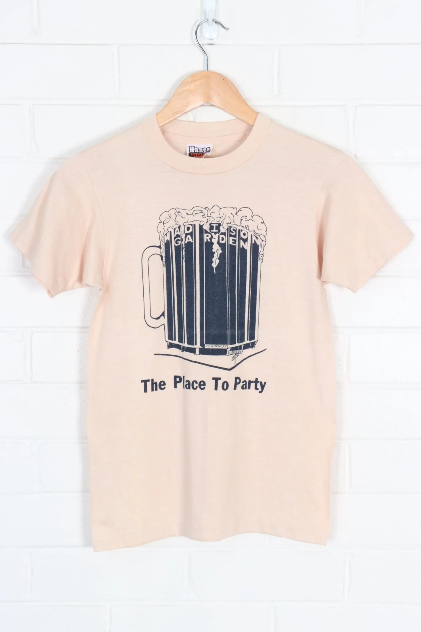 Madison Square Garden 'The Place To Party' Single Stitch Beer Tee (XS)