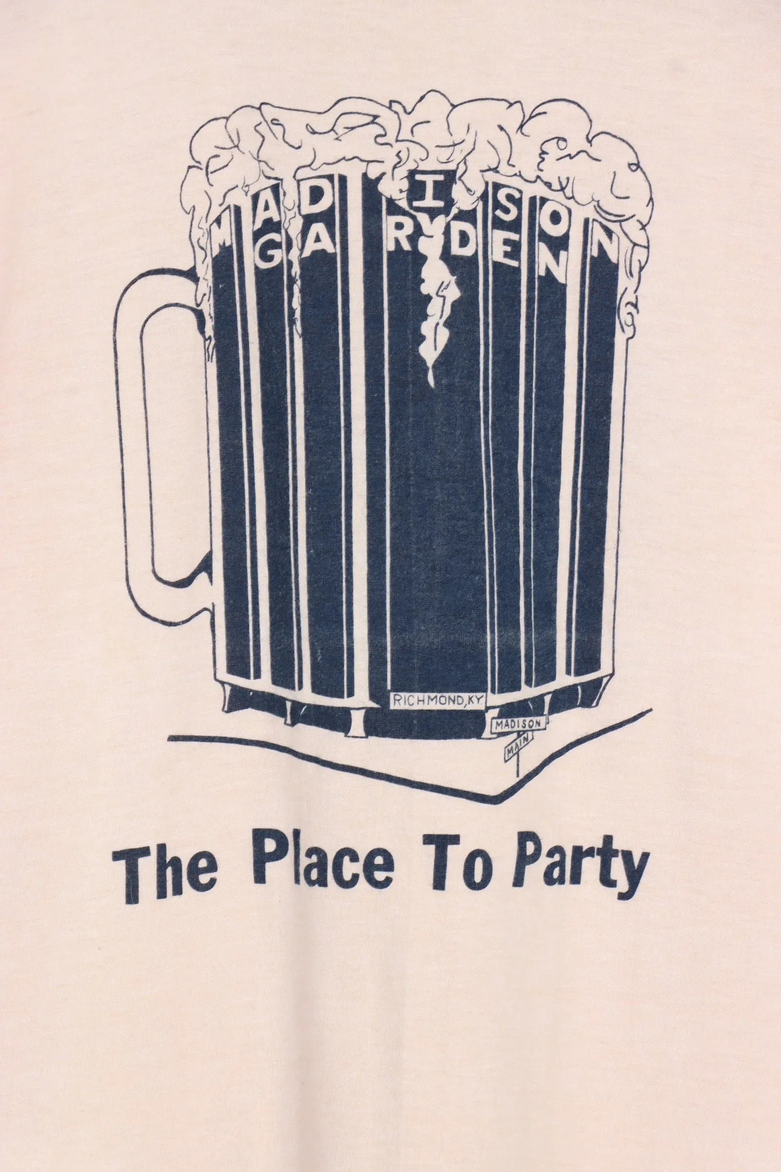 Madison Square Garden 'The Place To Party' Single Stitch Beer Tee (XS)